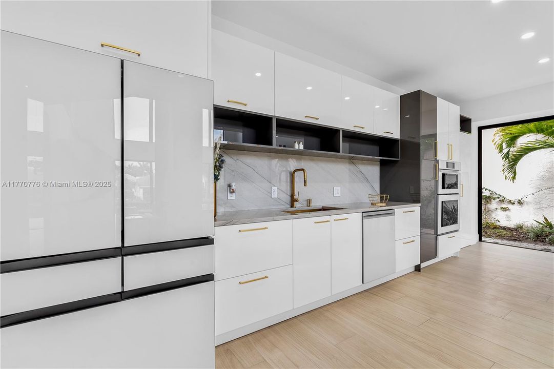 Recently Sold: $1,250,000 (4 beds, 3 baths, 2584 Square Feet)