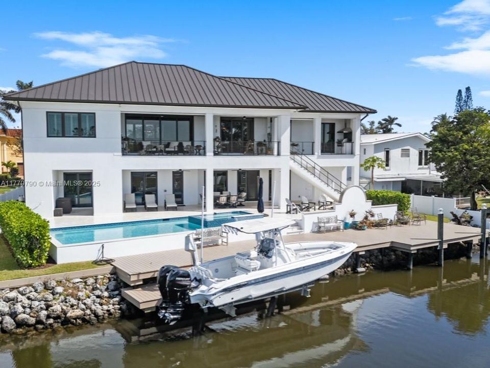 For Sale: $3,990,000 (4 beds, 4 baths, 4285 Square Feet)