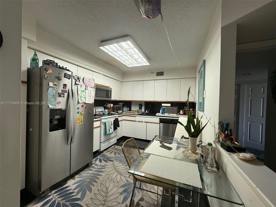 Recently Sold: $399,000 (2 beds, 2 baths, 1181 Square Feet)