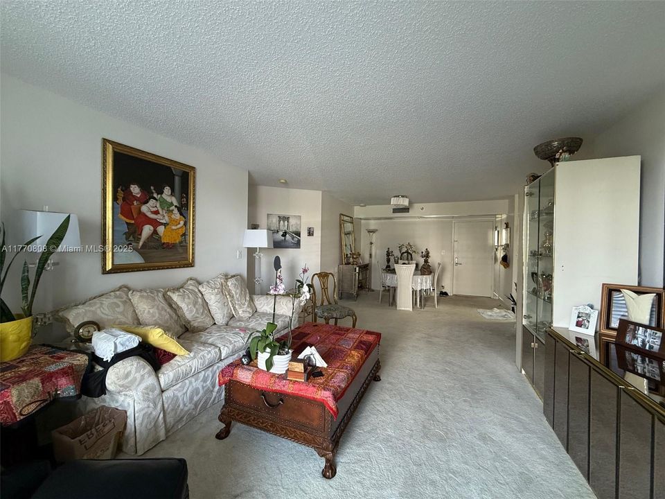 Recently Sold: $399,000 (2 beds, 2 baths, 1181 Square Feet)