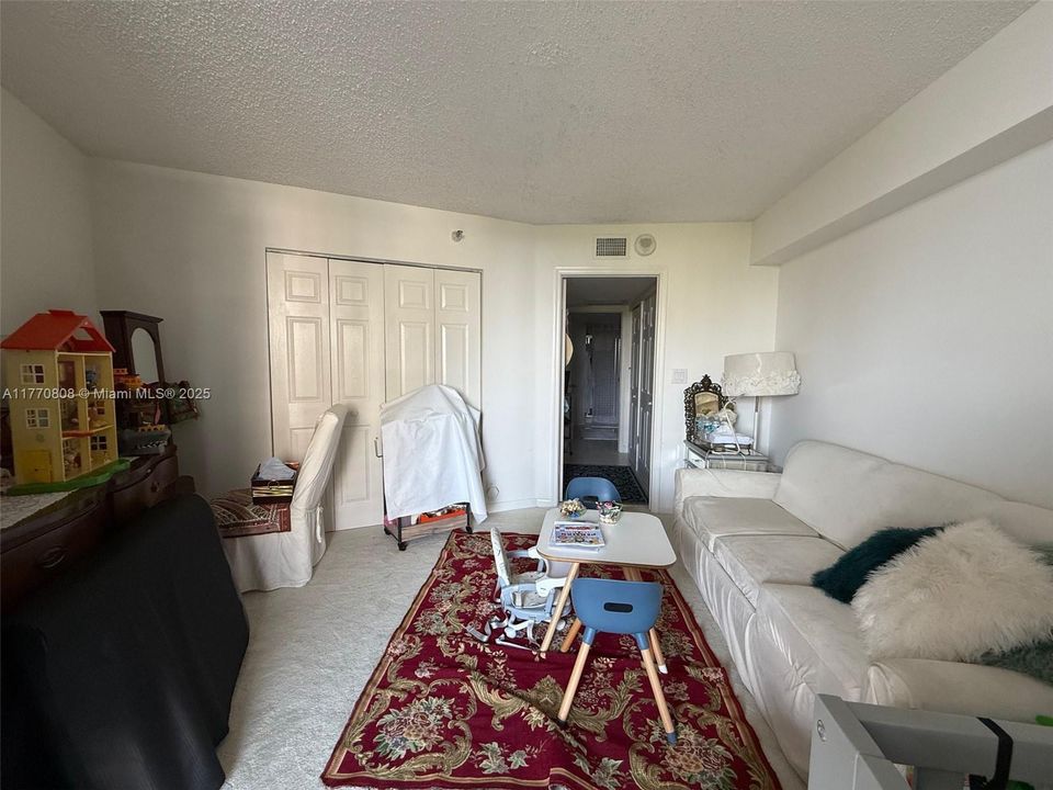 Recently Sold: $399,000 (2 beds, 2 baths, 1181 Square Feet)