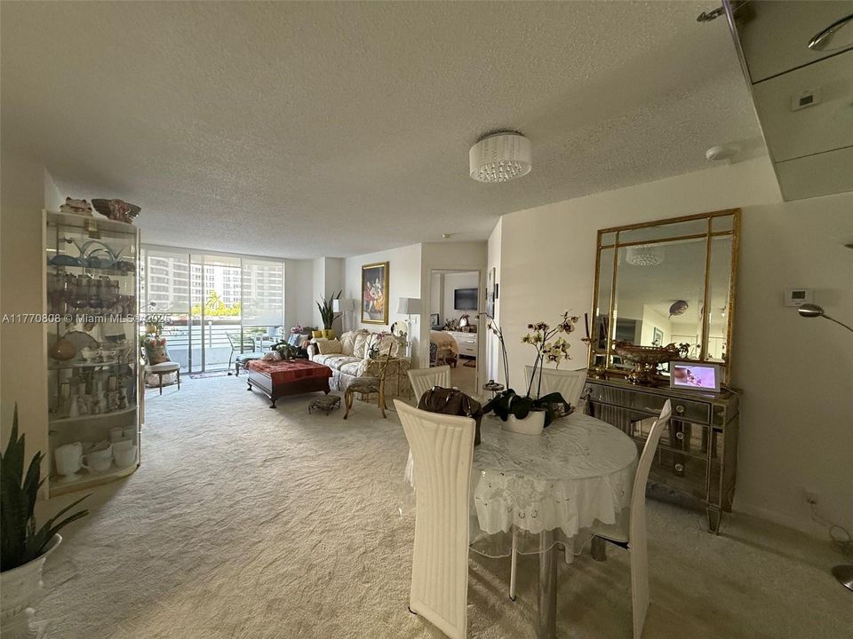 Recently Sold: $399,000 (2 beds, 2 baths, 1181 Square Feet)