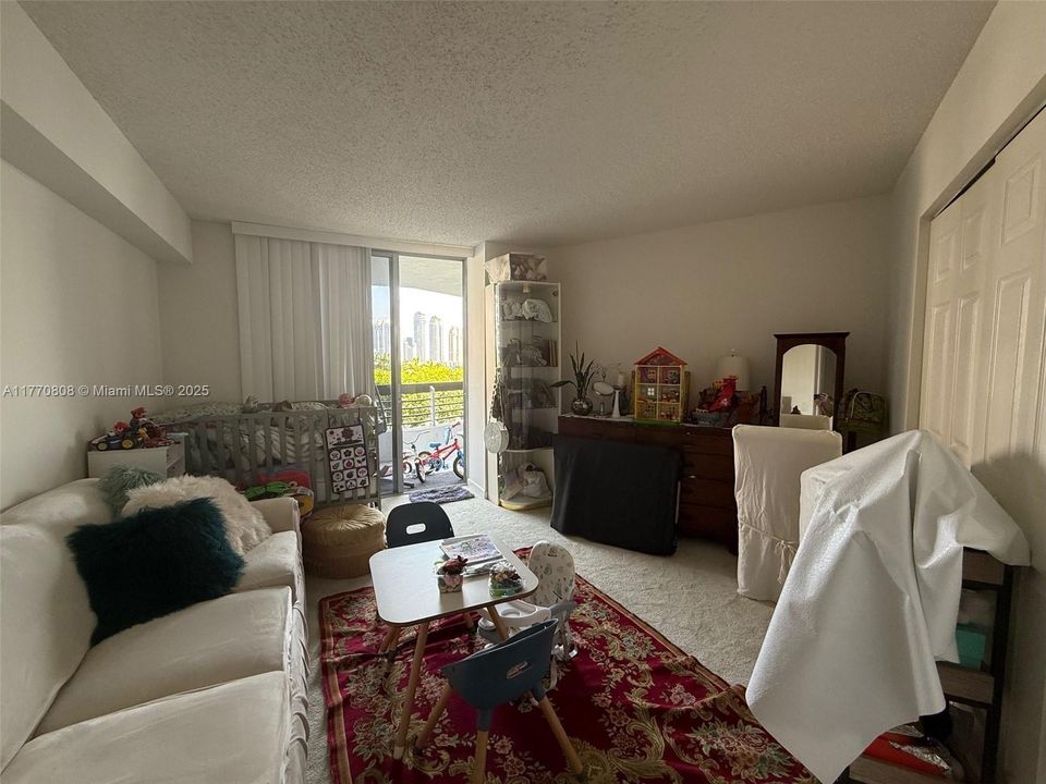 Recently Sold: $399,000 (2 beds, 2 baths, 1181 Square Feet)