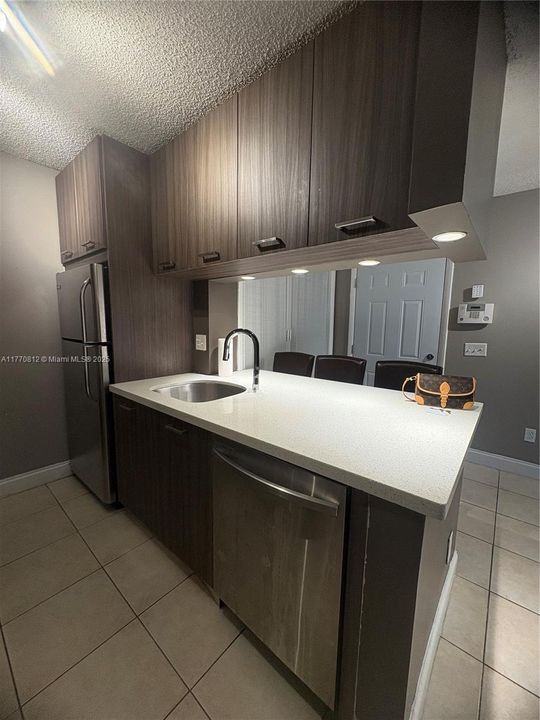 Recently Rented: $1,690 (1 beds, 1 baths, 620 Square Feet)