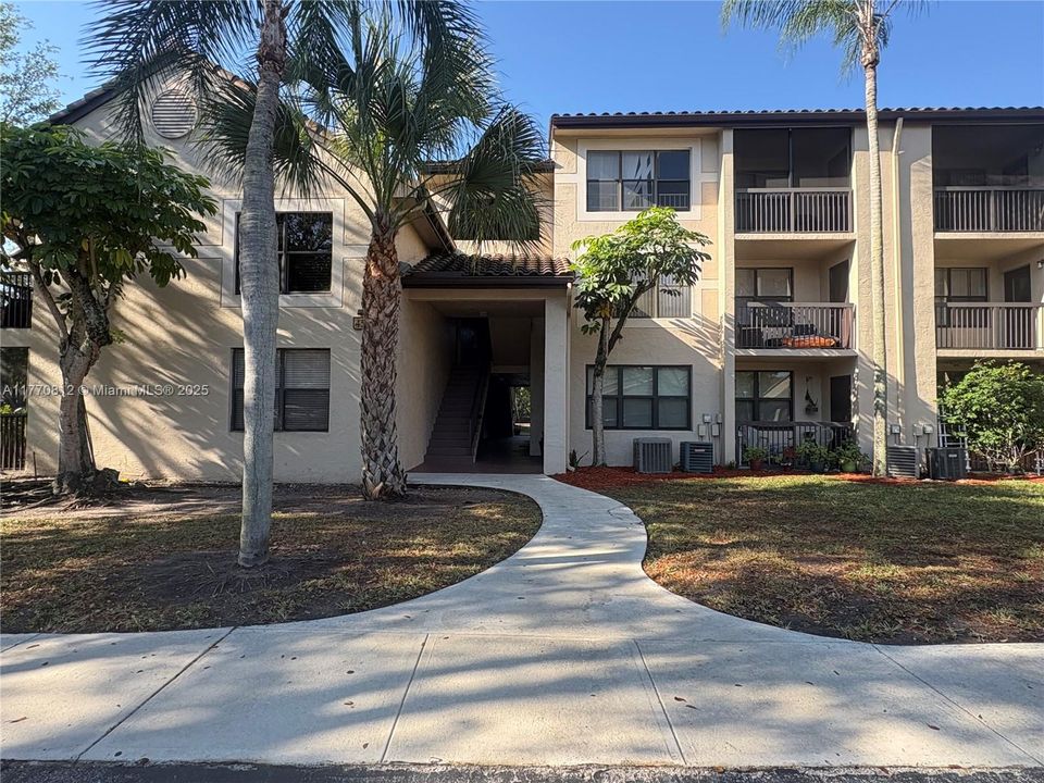 Recently Rented: $1,690 (1 beds, 1 baths, 620 Square Feet)