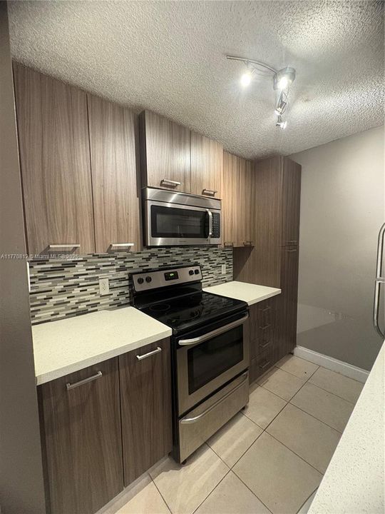 Recently Rented: $1,690 (1 beds, 1 baths, 620 Square Feet)