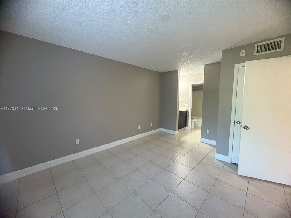 Recently Rented: $1,690 (1 beds, 1 baths, 620 Square Feet)