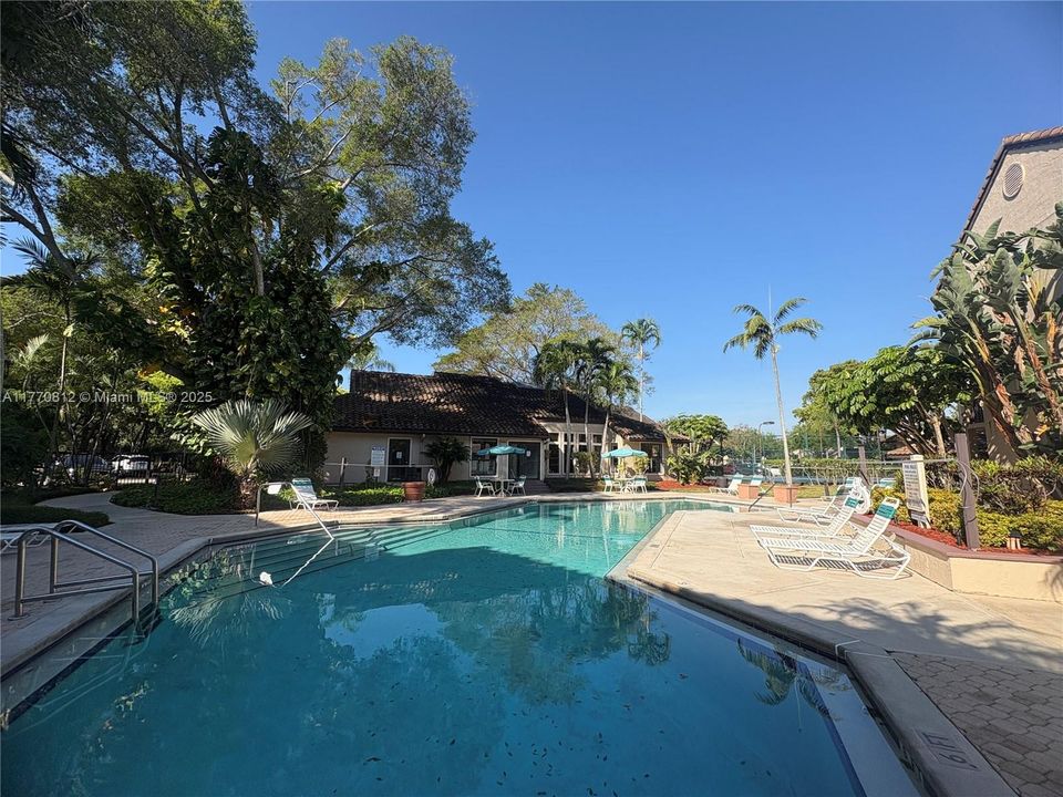 Recently Rented: $1,690 (1 beds, 1 baths, 620 Square Feet)