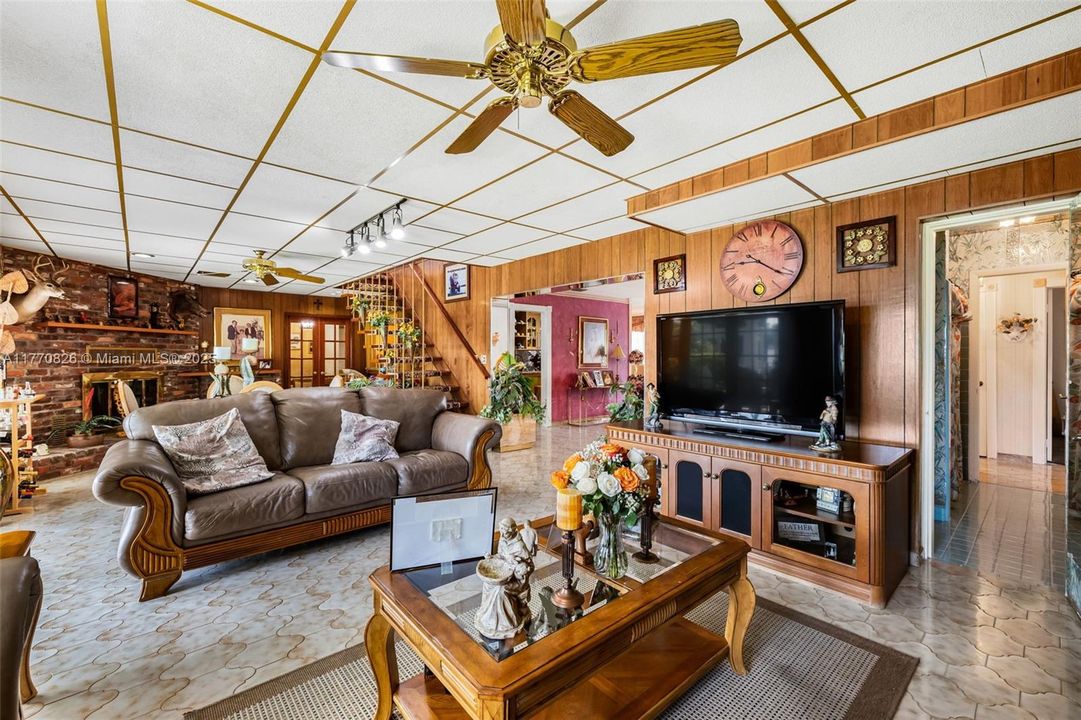 Vendido Recientemente: $879,000 (4 camas, 3 baños, 2997 Pies cuadrados)