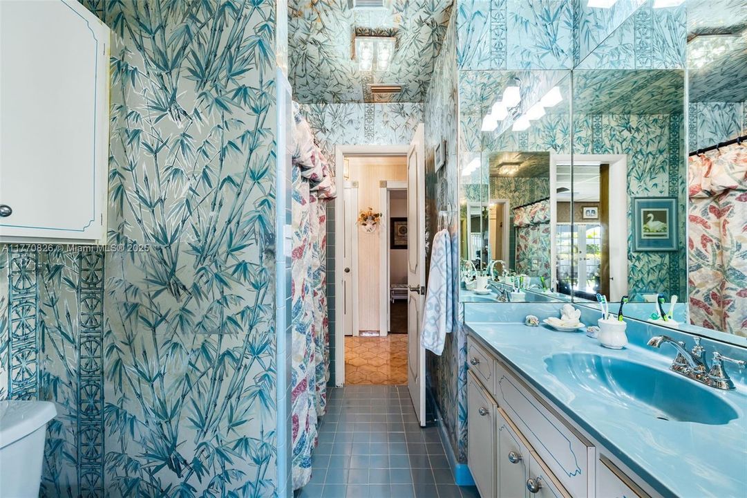 Vendido Recientemente: $879,000 (4 camas, 3 baños, 2997 Pies cuadrados)