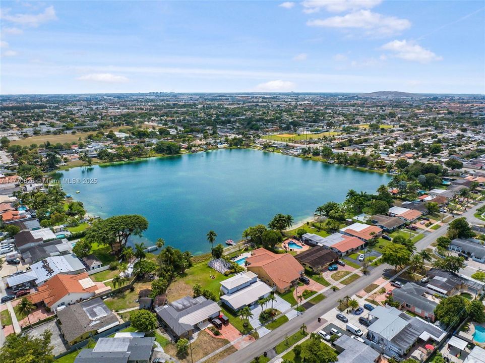 Vendido Recientemente: $879,000 (4 camas, 3 baños, 2997 Pies cuadrados)