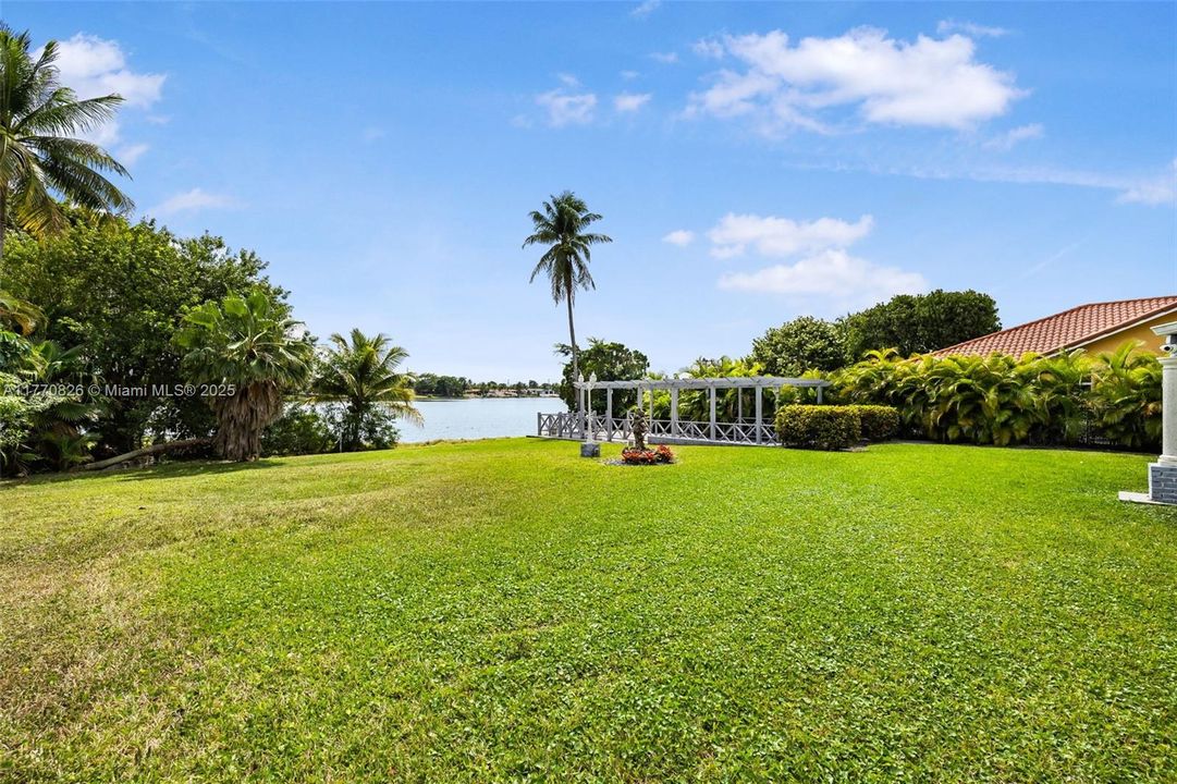 Vendido Recientemente: $879,000 (4 camas, 3 baños, 2997 Pies cuadrados)