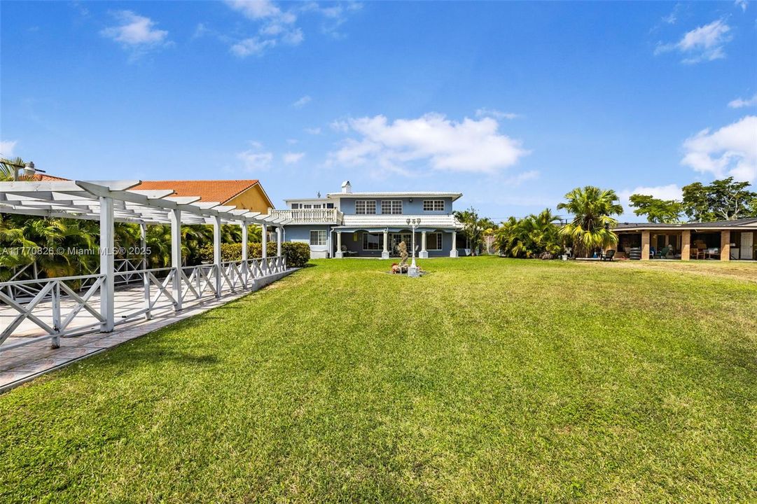 Vendido Recientemente: $879,000 (4 camas, 3 baños, 2997 Pies cuadrados)