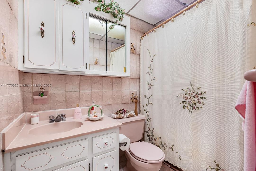 Vendido Recientemente: $879,000 (4 camas, 3 baños, 2997 Pies cuadrados)