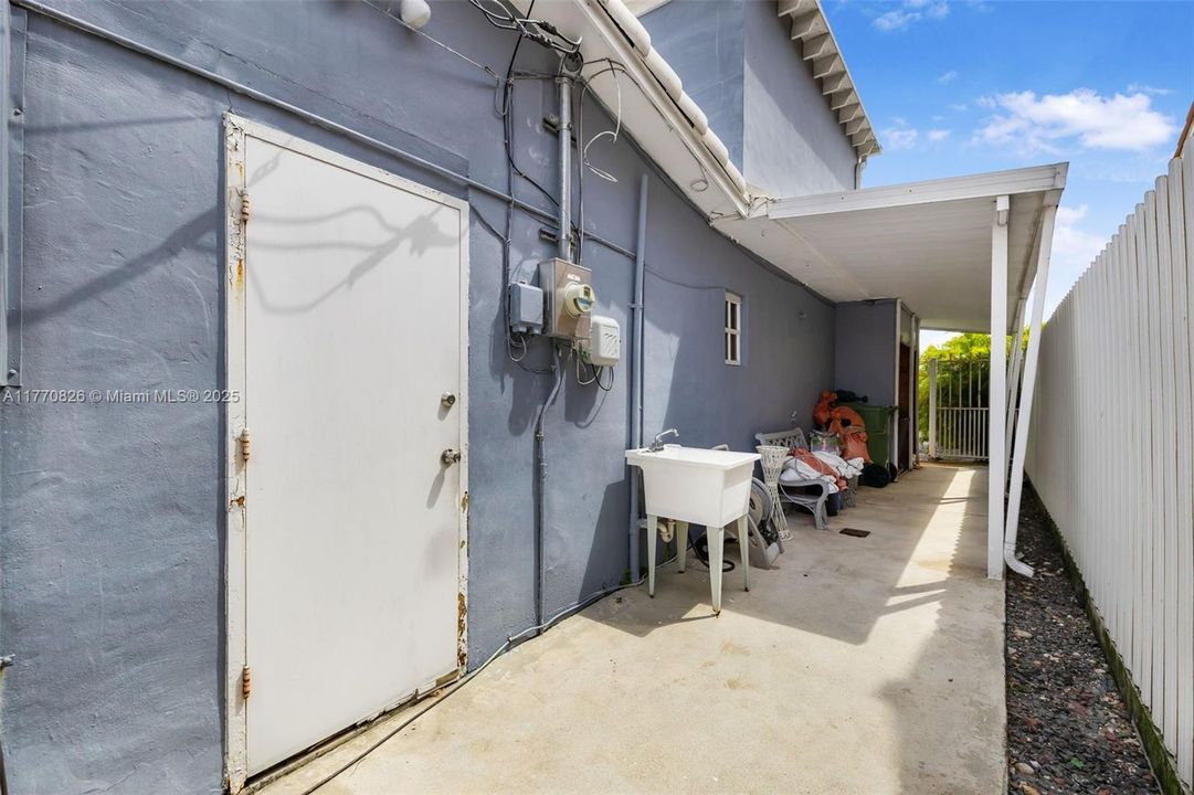 Vendido Recientemente: $879,000 (4 camas, 3 baños, 2997 Pies cuadrados)