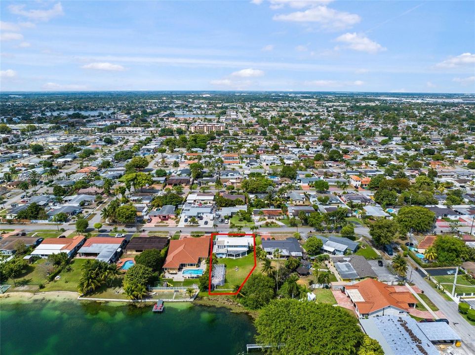 Vendido Recientemente: $879,000 (4 camas, 3 baños, 2997 Pies cuadrados)