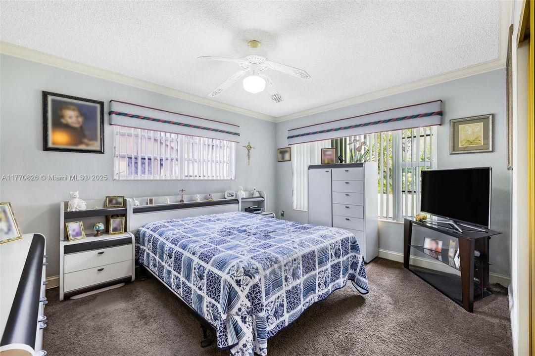 Vendido Recientemente: $879,000 (4 camas, 3 baños, 2997 Pies cuadrados)