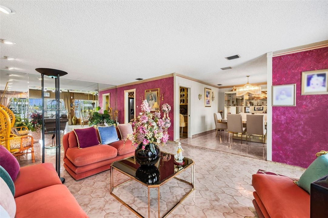 Vendido Recientemente: $879,000 (4 camas, 3 baños, 2997 Pies cuadrados)