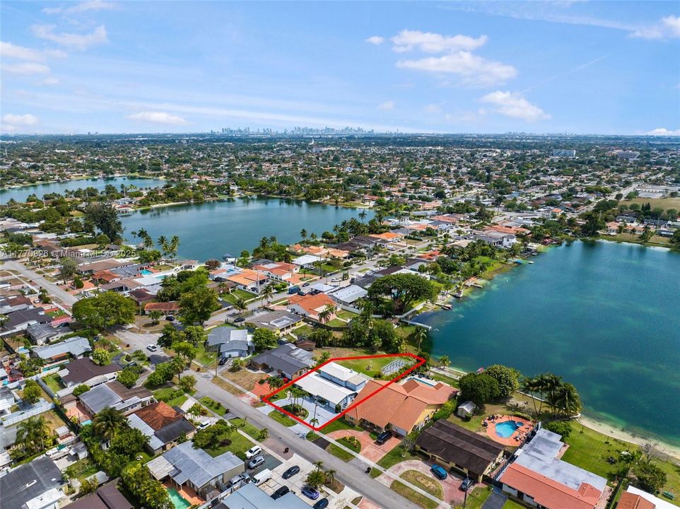 Vendido Recientemente: $879,000 (4 camas, 3 baños, 2997 Pies cuadrados)