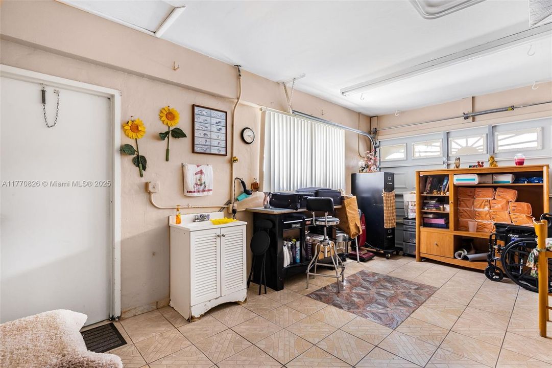 Vendido Recientemente: $879,000 (4 camas, 3 baños, 2997 Pies cuadrados)