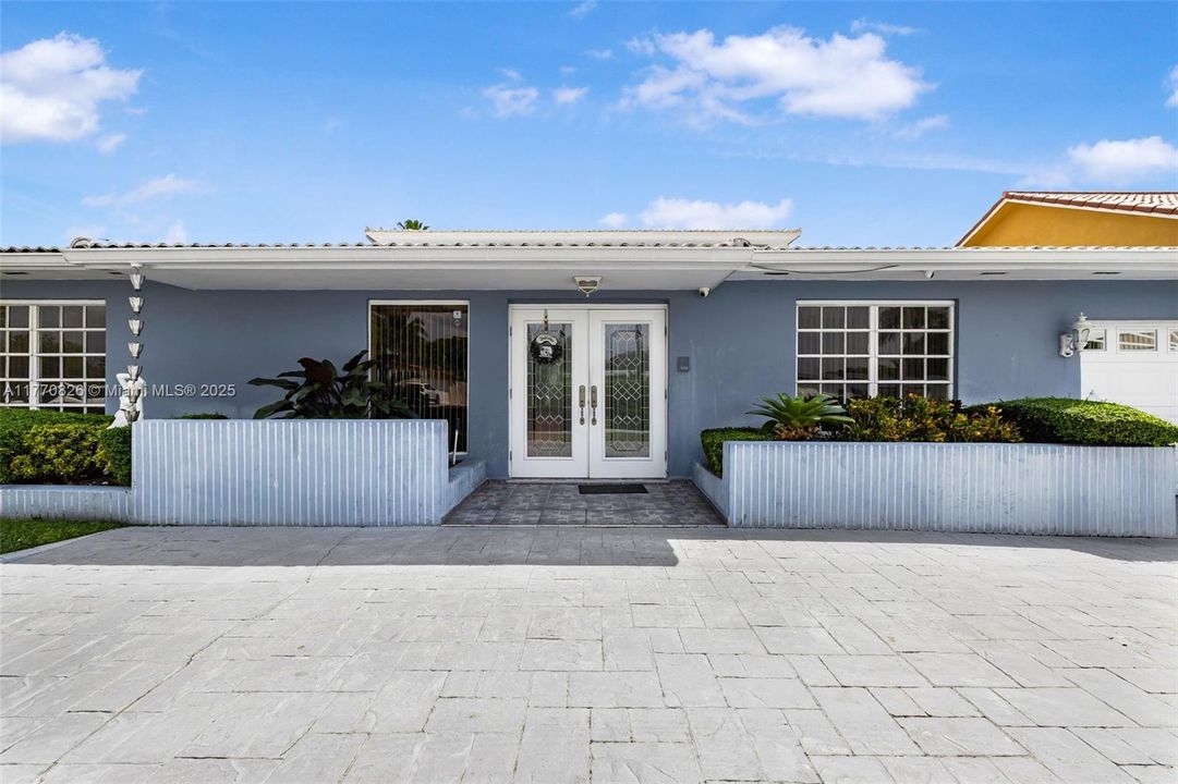 Vendido Recientemente: $879,000 (4 camas, 3 baños, 2997 Pies cuadrados)