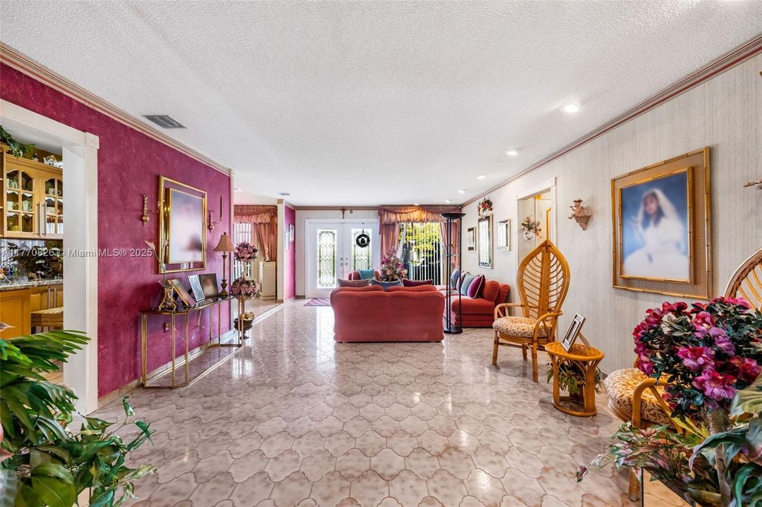 Vendido Recientemente: $879,000 (4 camas, 3 baños, 2997 Pies cuadrados)