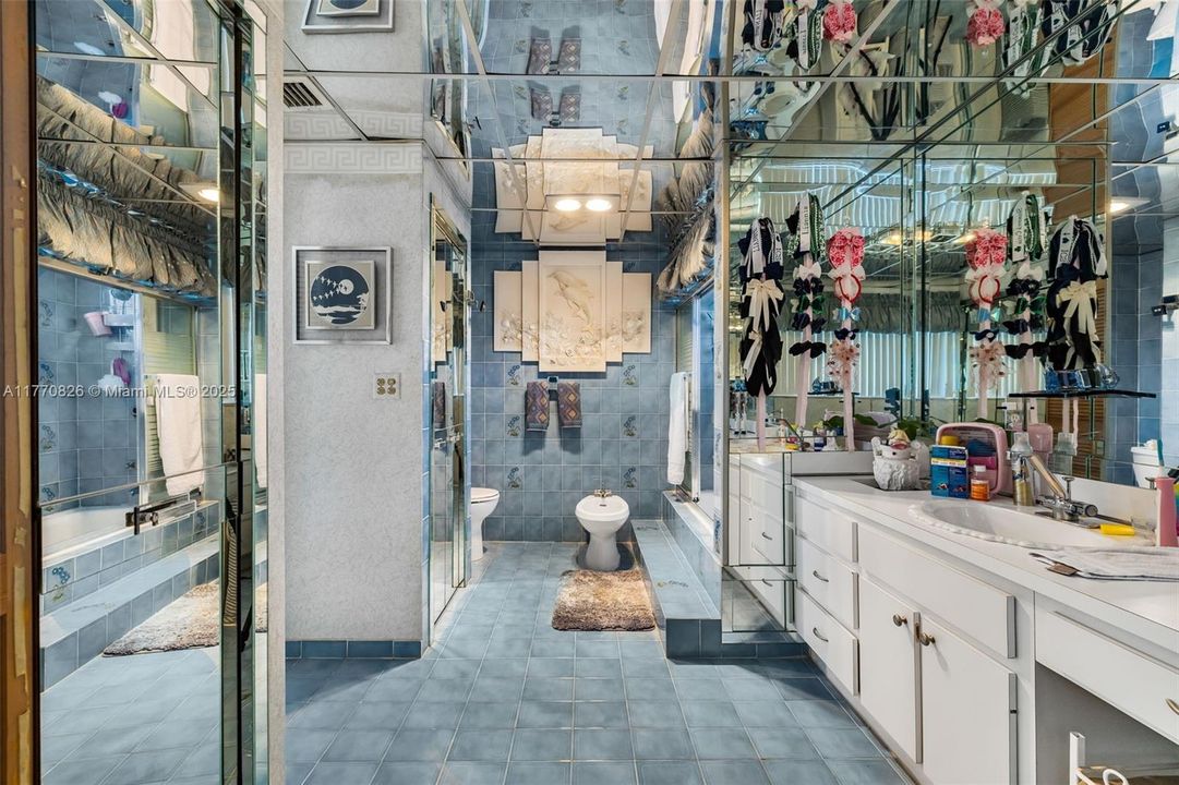 Vendido Recientemente: $879,000 (4 camas, 3 baños, 2997 Pies cuadrados)