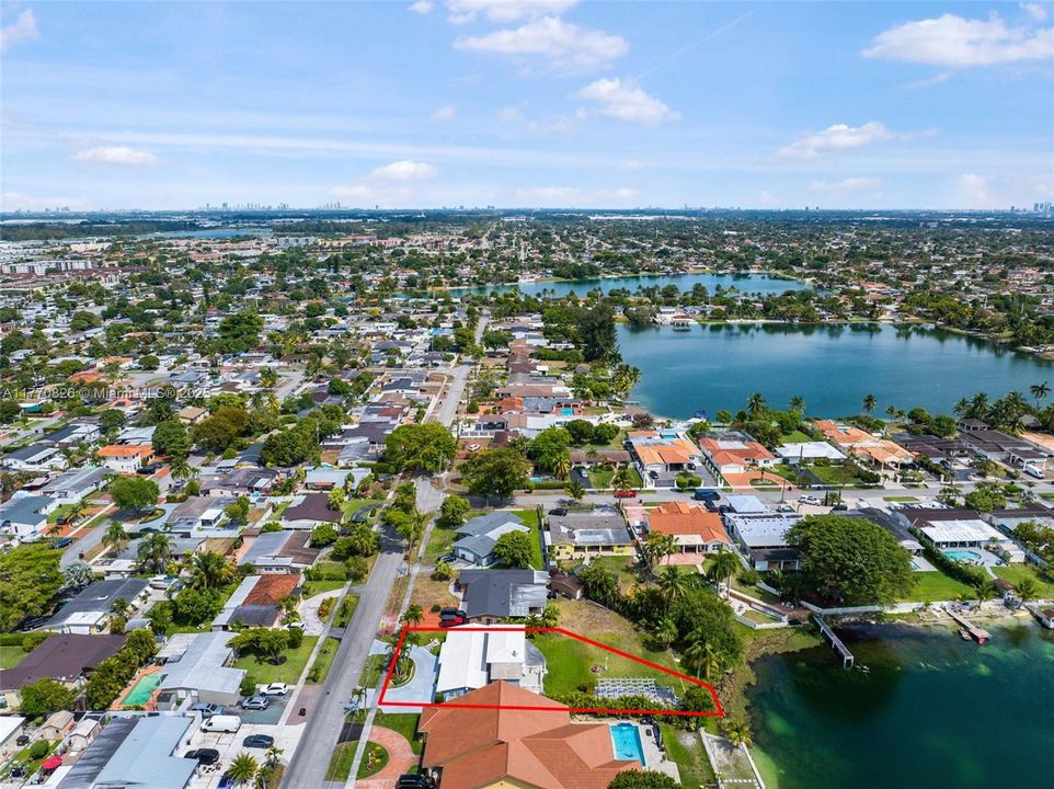 Vendido Recientemente: $879,000 (4 camas, 3 baños, 2997 Pies cuadrados)