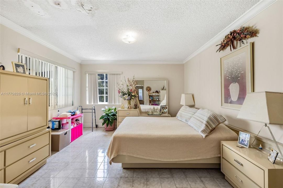 Vendido Recientemente: $879,000 (4 camas, 3 baños, 2997 Pies cuadrados)