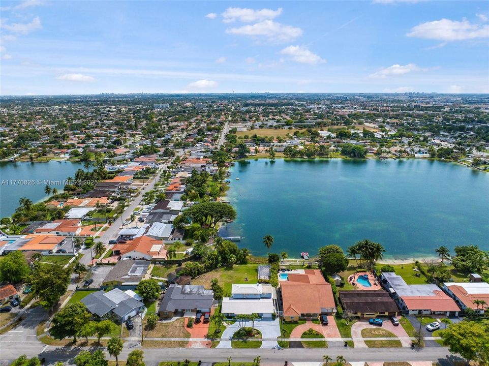 Vendido Recientemente: $879,000 (4 camas, 3 baños, 2997 Pies cuadrados)