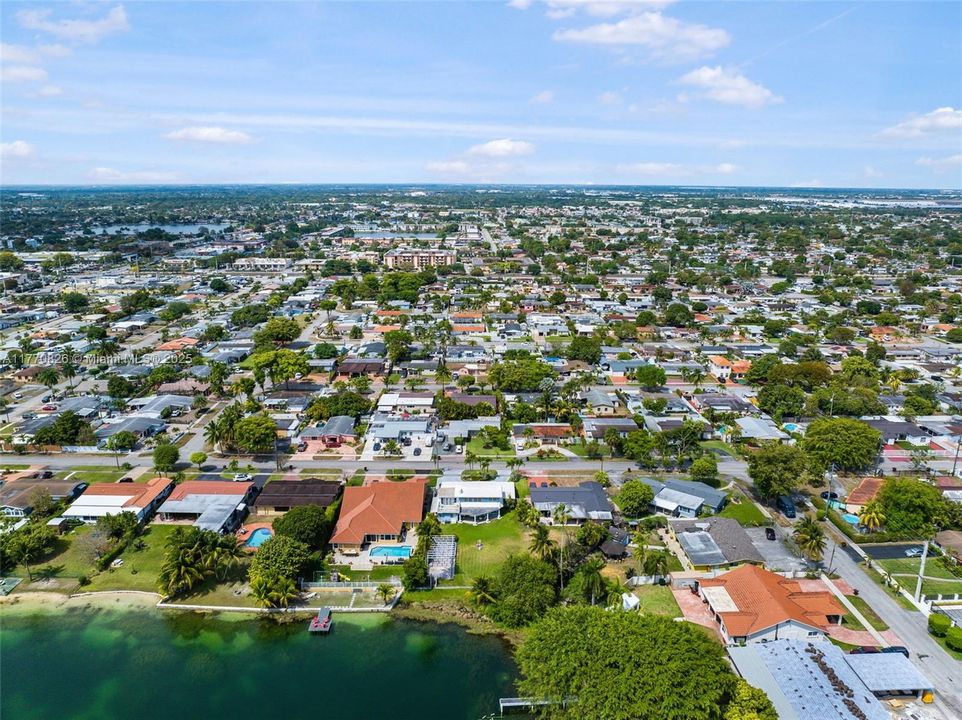 Vendido Recientemente: $879,000 (4 camas, 3 baños, 2997 Pies cuadrados)