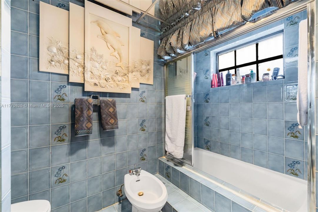 Vendido Recientemente: $879,000 (4 camas, 3 baños, 2997 Pies cuadrados)