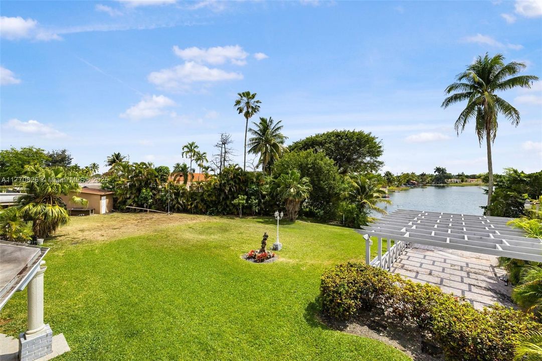 Vendido Recientemente: $879,000 (4 camas, 3 baños, 2997 Pies cuadrados)