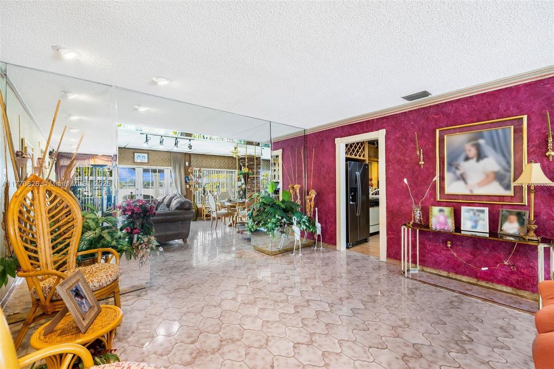 Vendido Recientemente: $879,000 (4 camas, 3 baños, 2997 Pies cuadrados)