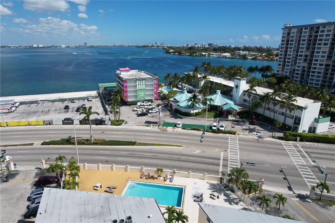 For Sale: $224,900 (1 beds, 1 baths, 705 Square Feet)