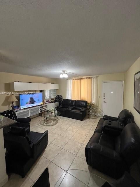 For Sale: $224,900 (1 beds, 1 baths, 705 Square Feet)