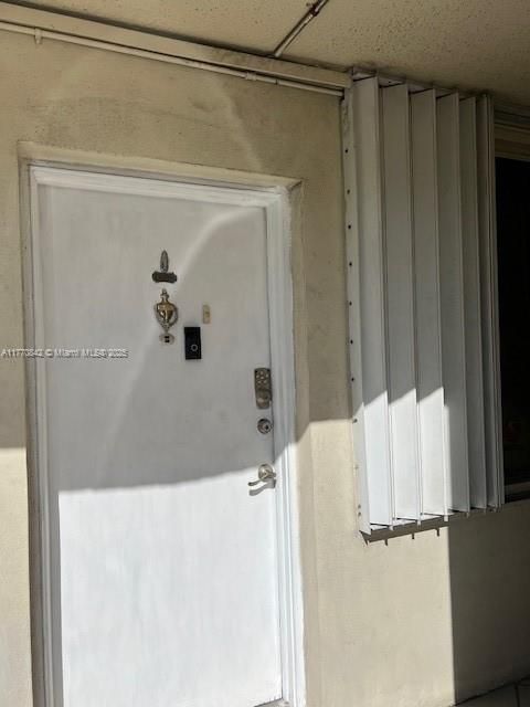 For Sale: $224,900 (1 beds, 1 baths, 705 Square Feet)