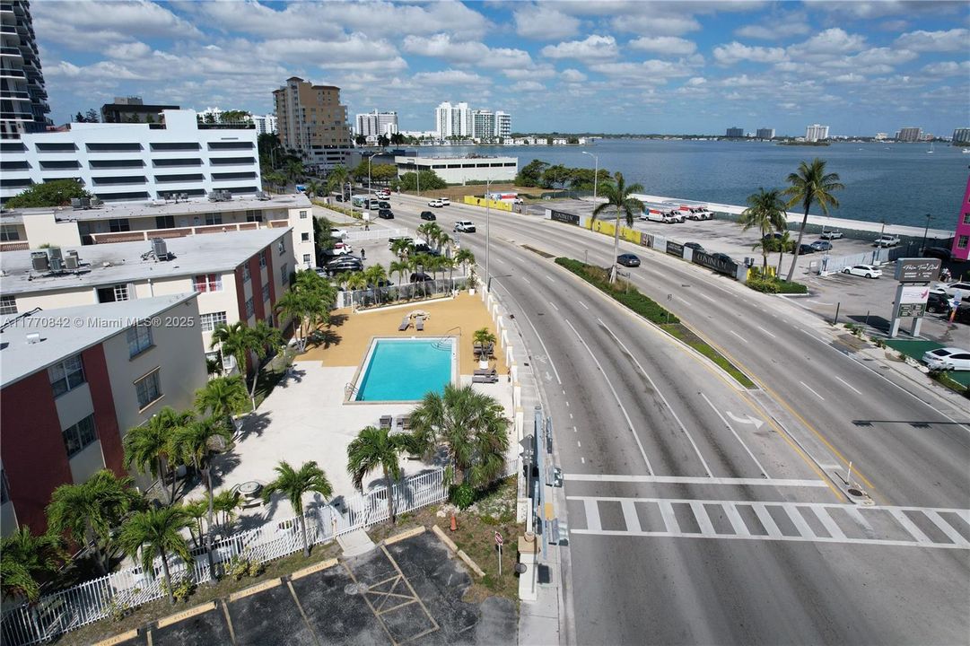 For Sale: $224,900 (1 beds, 1 baths, 705 Square Feet)