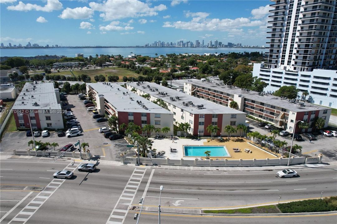 For Sale: $224,900 (1 beds, 1 baths, 705 Square Feet)