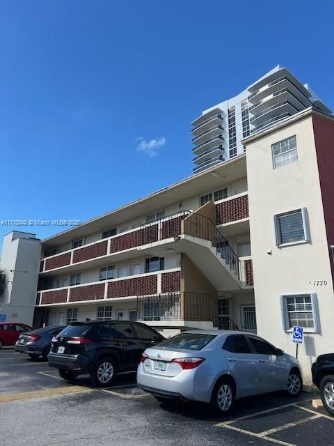 For Sale: $224,900 (1 beds, 1 baths, 705 Square Feet)