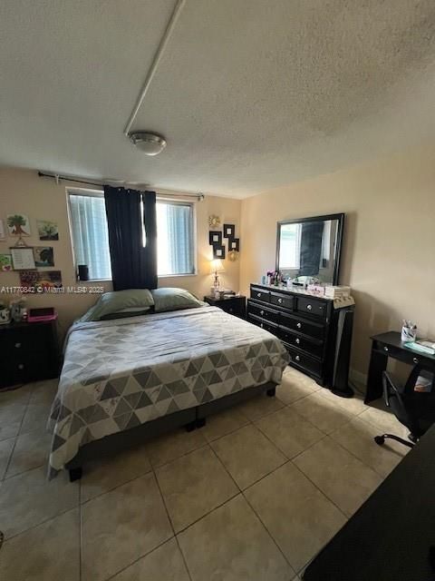 For Sale: $224,900 (1 beds, 1 baths, 705 Square Feet)