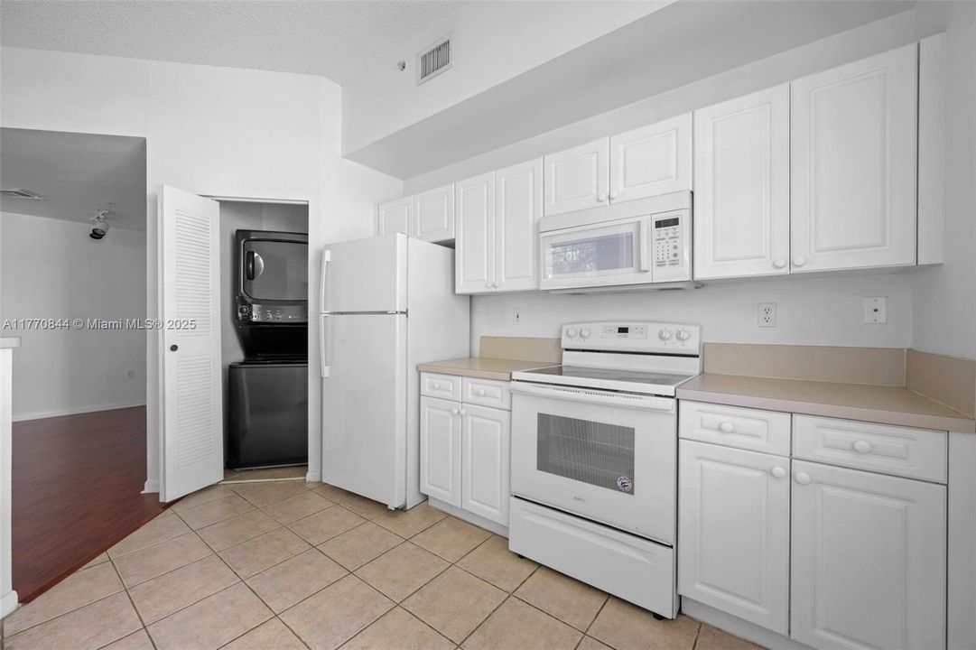 最近租的: $2,500 (2 贝兹, 2 浴室, 1083 平方英尺)