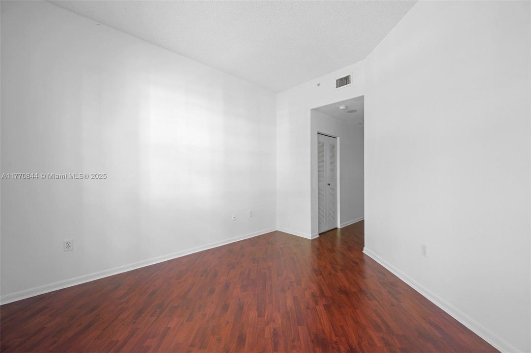 最近租的: $2,500 (2 贝兹, 2 浴室, 1083 平方英尺)