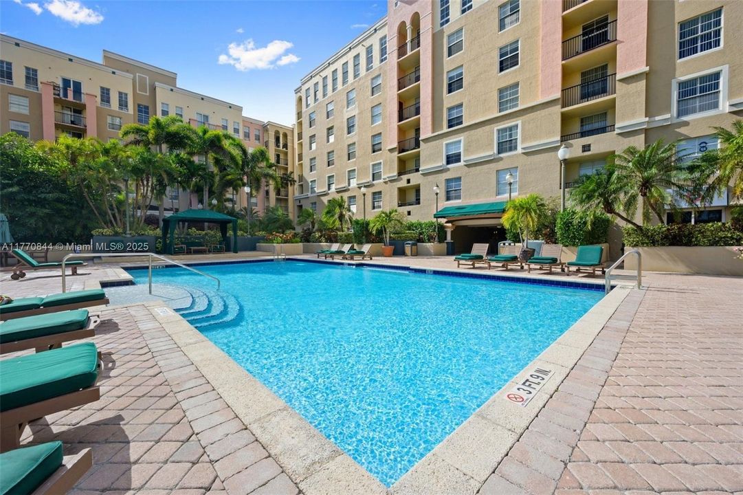 最近租的: $2,500 (2 贝兹, 2 浴室, 1083 平方英尺)