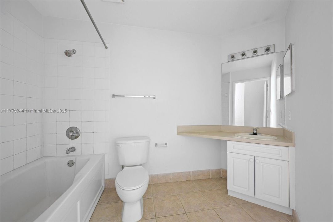 最近租的: $2,500 (2 贝兹, 2 浴室, 1083 平方英尺)