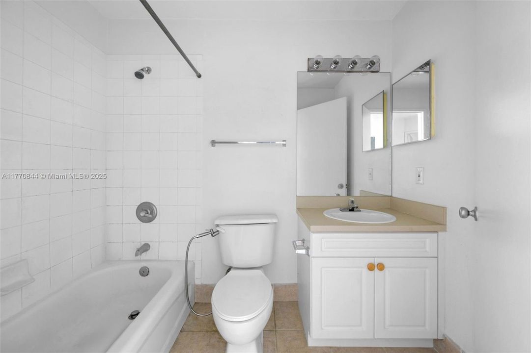 最近租的: $2,500 (2 贝兹, 2 浴室, 1083 平方英尺)