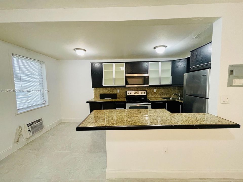 На продажу: $159,900 (0 спален, 1 ванн, 394 Квадратных фут)