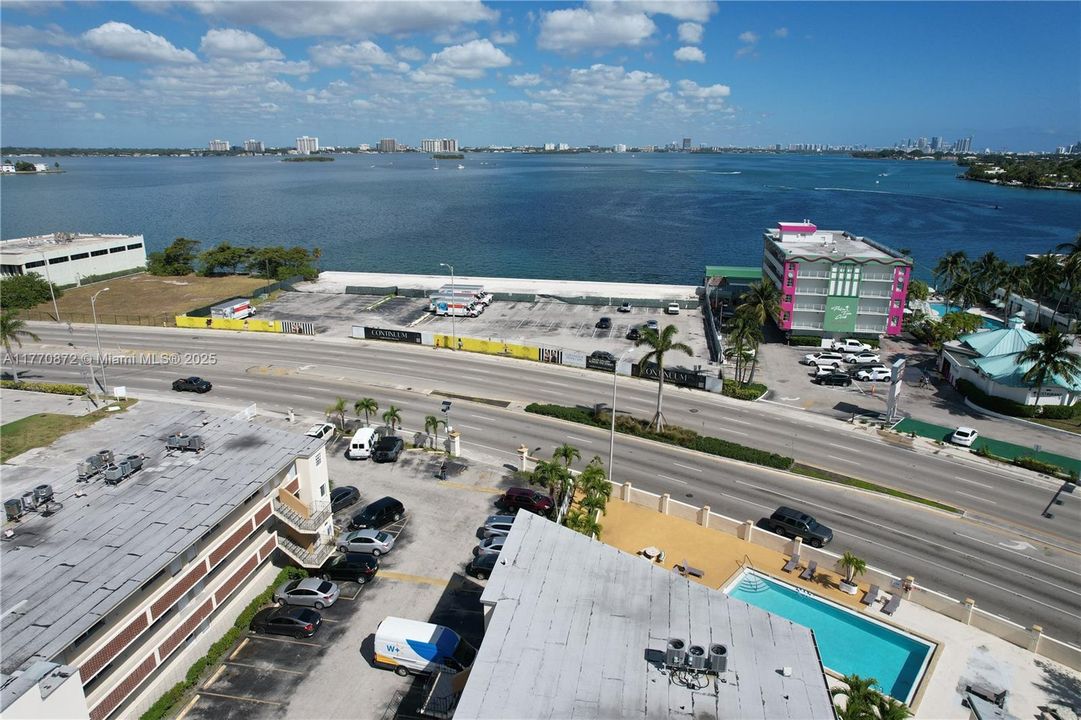 For Sale: $224,900 (1 beds, 1 baths, 695 Square Feet)