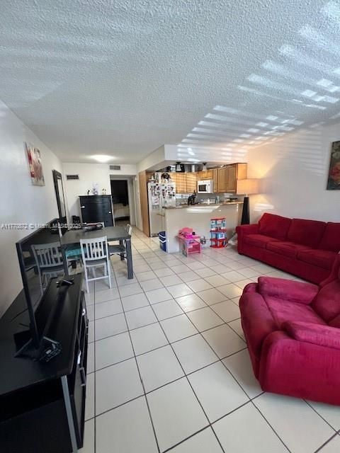 For Sale: $224,900 (1 beds, 1 baths, 695 Square Feet)