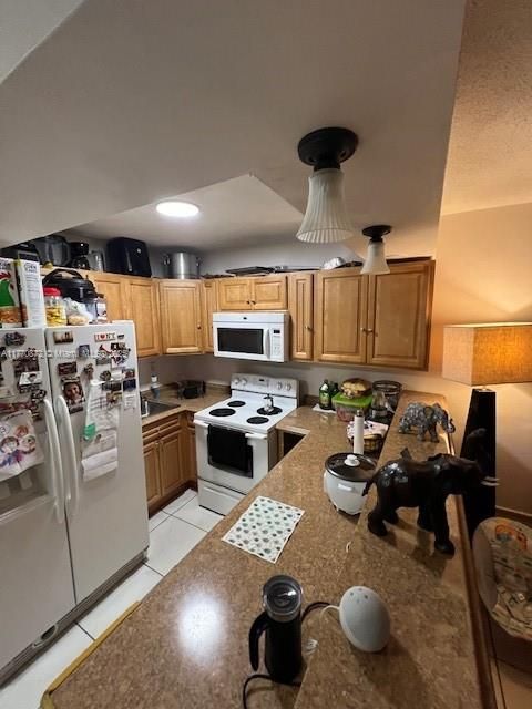 For Sale: $224,900 (1 beds, 1 baths, 695 Square Feet)